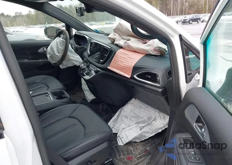 2024 Chrysler Pacifica Touring L Awd z USA, uszkodzony, nr VIN 2C4RC3BG0RR127795